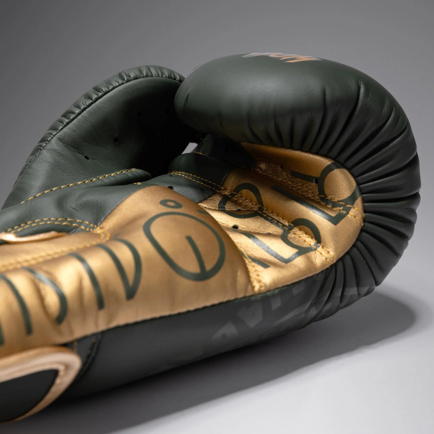 "Venum x Rajadamnern" Boxing Gloves - Military Green