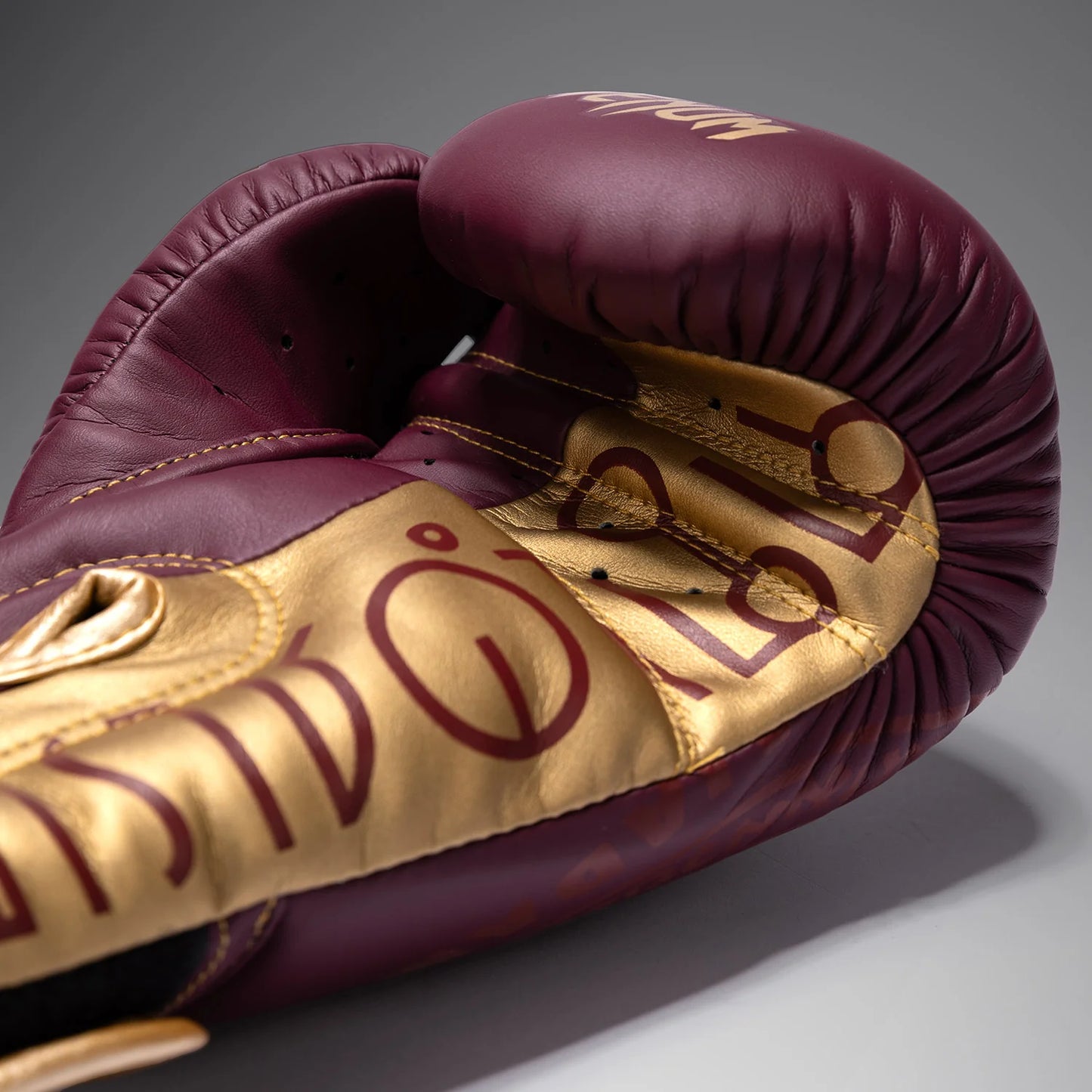 "Venum x Rajadamnern" Boxing Gloves - Burgundy